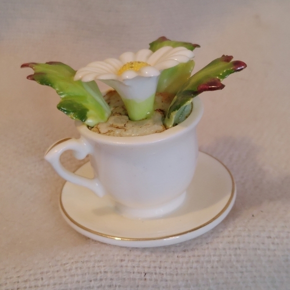 MARURI Masterpiece Bone China Flower April - Picture 2 of 6